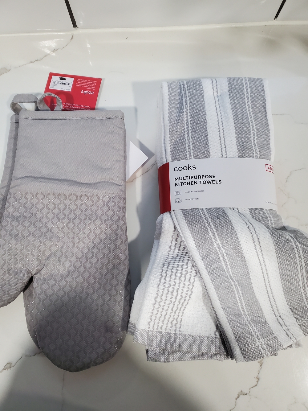 Cooks Multipurpose Kitchen Towels & Gray Oven Mitt Set - Gray White